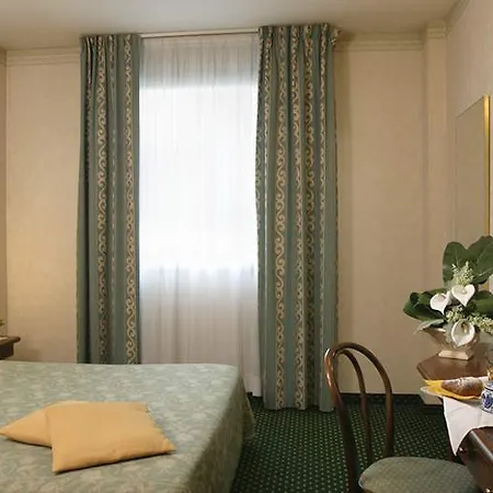 B&B Hotel Ferrara Hotell 3*