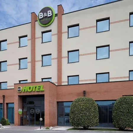 B&B Hotel Ferrara Hotell 3*