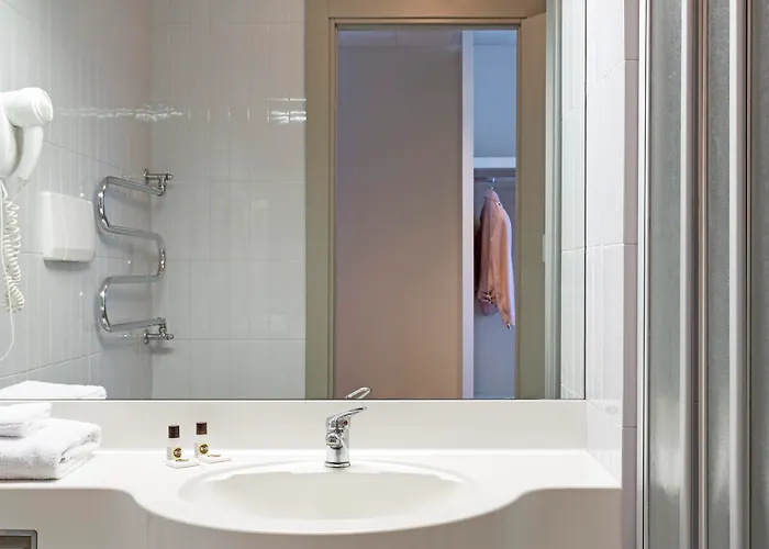 מלון B&B Hotel Ferrara 3*