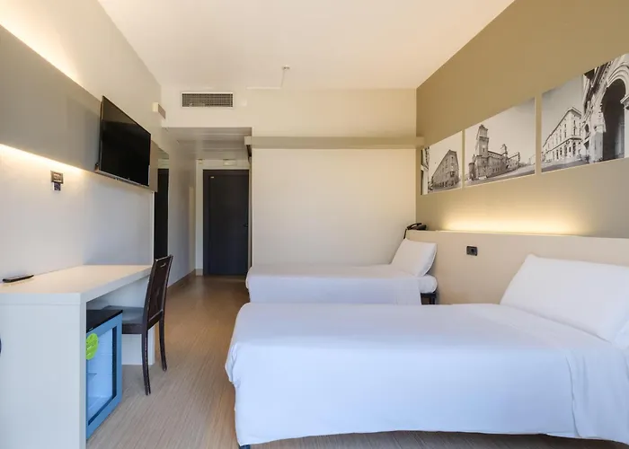 מלון B&B Hotel Ferrara 3*