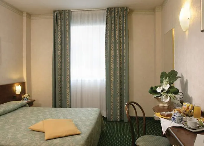 B&B Hotel Ferrara מלון 3*