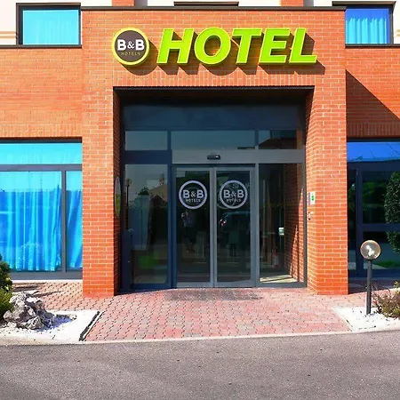 Hotell B&B Hotel Ferrara 3*