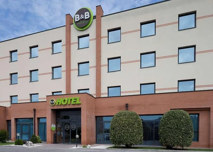 B&B Hotel Ferrara Otel 3*